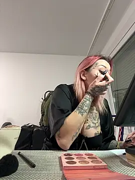 Snapshot of Mia-Fuchs chatting on 03.05.25 Mia-Fuchs online show from 03.05.25