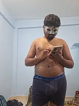 Snapshot of Desi_Heat chatting on 11.12.25 Desi Heat online show from 11.12.25