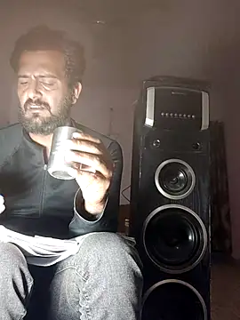 Snapshot of MAGNETICDADDY8 chatting on 12.16.25 MAGNETICDADDY8 online show from 12.16.25