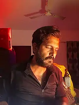 Snapshot of MAGNETICDADDY8 chatting on 12.18.25 MAGNETICDADDY8 online show from 12.18.25