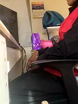 Snapshot of securityhot chatting on 01.04.25 securityhot online show from 01.04.25