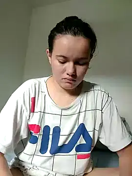 Snapshot of camillebr chatting on 01.21.25 camillebr online show from 01.21.25