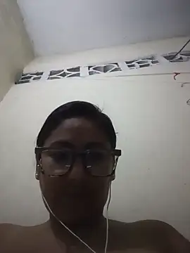 Snapshot of acuarela chatting on 01.11.25 acuarela online show from 01.11.25