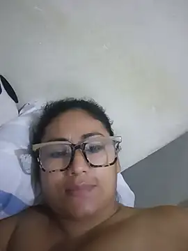 Snapshot of acuarela chatting on 01.15.25 acuarela online show from 01.15.25