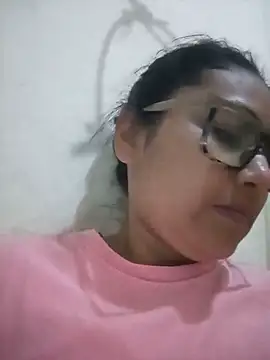 Snapshot of acuarela chatting on 01.15.25 acuarela online show from 01.15.25