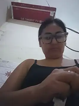 Snapshot of acuarela chatting on 01.29.25 acuarela online show from 01.29.25