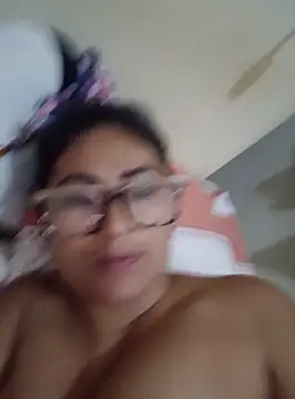 Snapshot of acuarela chatting on 02.03.25 acuarela online show from 02.03.25