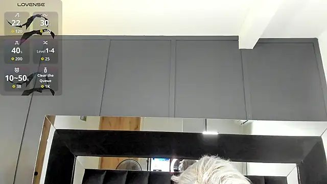 Snapshot of jinxv_nuss chatting on 11.19.25 jinxv nuss online show from 11.19.25