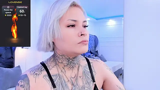 Snapshot of jinxv_nuss chatting on 12.04.25 jinxv nuss online show from 12.04.25