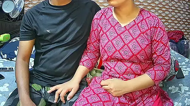 Hot Nila online show from 04.28.26