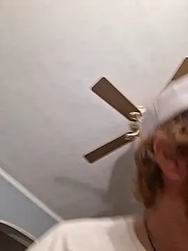 Snapshot of douchydan42 chatting on 10.18.25 douchydan42 online show from 10.18.25