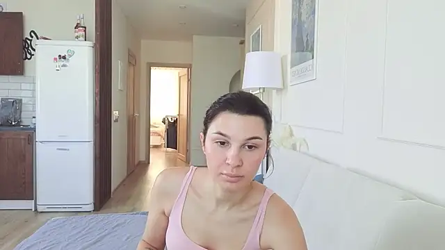 Snapshot of KristineEsme chatting on 02.20.26 KristineEsme online show from 02.20.26