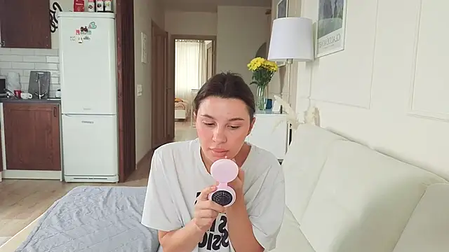 KristineEsme online show from 04.23.26