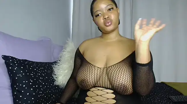 Snapshot of sexytinashe21 chatting on 02.19.25 sexytinashe21 online show from 02.19.25