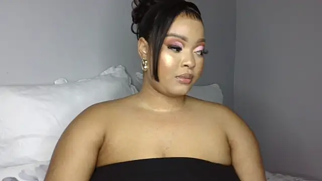 Snapshot of sexytinashe21 chatting on 09.19.25 sexytinashe21 online show from 09.19.25