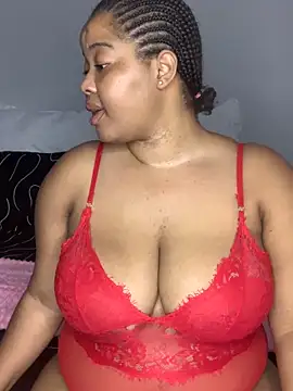 Snapshot of sexytinashe21 chatting on 10.18.25 sexytinashe21 online show from 10.18.25