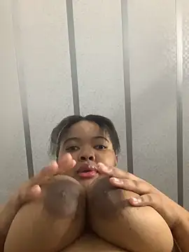 Snapshot of sexytinashe21 chatting on 11.11.25 sexytinashe21 online show from 11.11.25