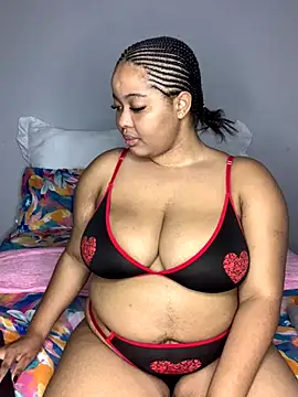 Snapshot of sexytinashe21 chatting on 11.18.25 sexytinashe21 online show from 11.18.25