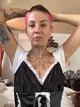 Snapshot of Izy_cute_ chatting on 11.13.25 Izy cute online show from 11.13.25