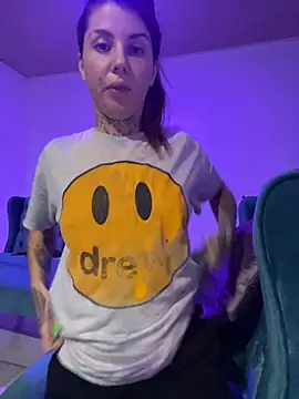 Snapshot of Izy_cute_ chatting on 01.18.26 Izy cute online show from 01.18.26