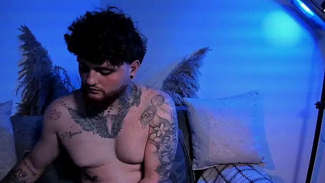 Snapshot of Ragnar_Larssen chatting on 01.07.25 Ragnar Larssen online show from 01.07.25