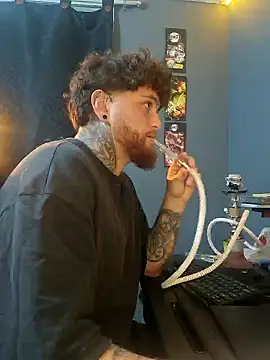 Snapshot of Ragnar_Larssen chatting on 01.10.25 Ragnar Larssen online show from 01.10.25