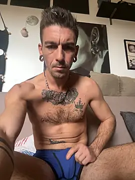 Snapshot of Cescotek89 chatting on 01.04.25 Cescotek89 online show from 01.04.25