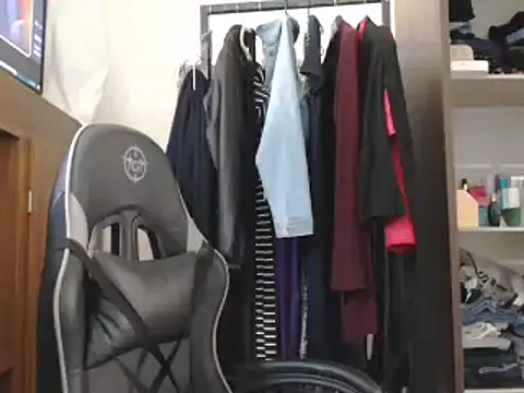 Snapshot of loirascorpio chatting on 01.16.25 loirascorpio online show from 01.16.25