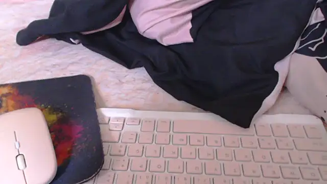 Snapshot of loirascorpio chatting on 11.19.25 loirascorpio online show from 11.19.25