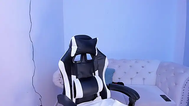 Santiago huntt online show from 03.18.25