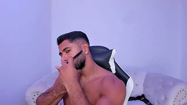 Santiago huntt online show from 12.05.25