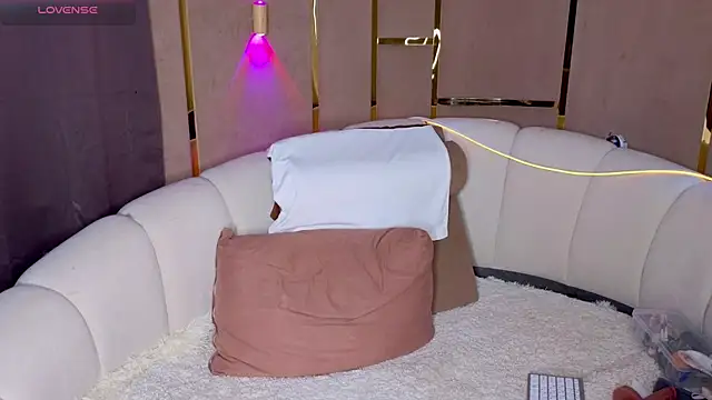 emilytrays online show from 05.02.26