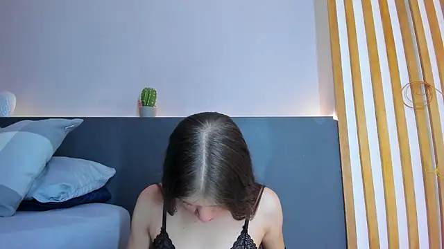 sara  jones gh online show from 09.18.25