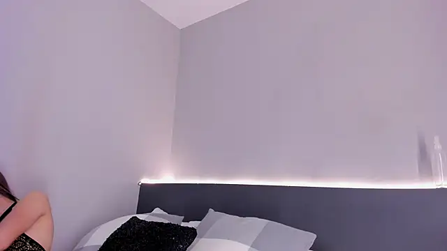 sara  jones gh online show from 11.06.25