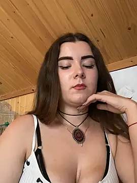 Snapshot of mewKate chatting on 06.14.26 mewKate online show from 06.14.26