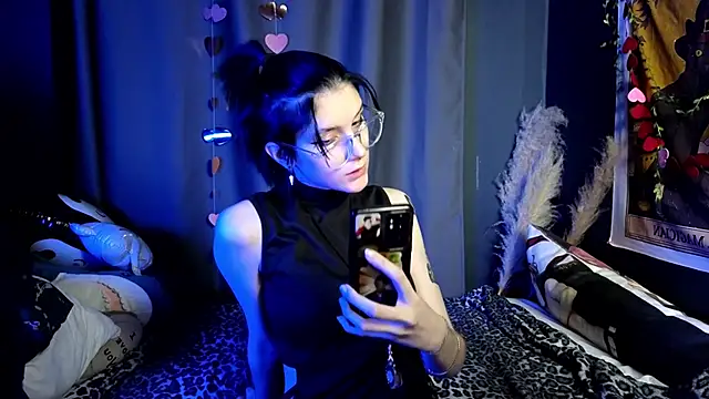 Hyeon Jin online show from 02.24.25