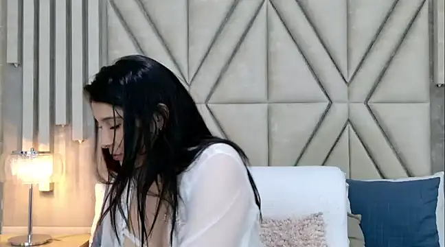 Snapshot of MilaRux chatting on 01.29.25 MilaRux online show from 01.29.25