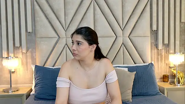 Snapshot of MilaRux chatting on 03.05.25 MilaRux online show from 03.05.25