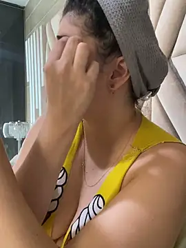 Snapshot of MilaRux chatting on 11.07.25 MilaRux online show from 11.07.25