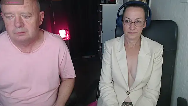 Snapshot of boeslaboes1 chatting on 12.14.25 boeslaboes1 online show from 12.14.25