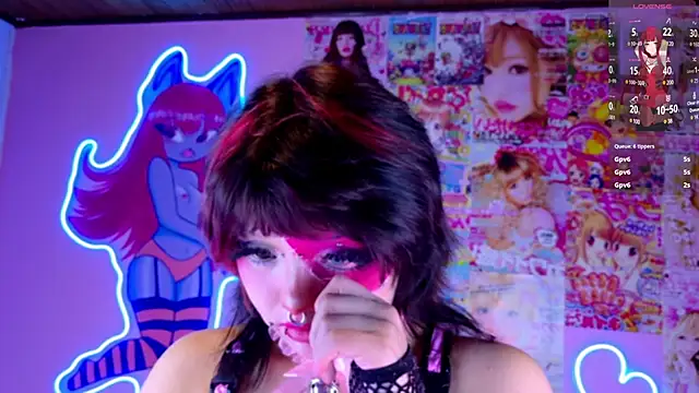 Snapshot of LaytonBox chatting on 02.11.25 LaytonBox online show from 02.11.25