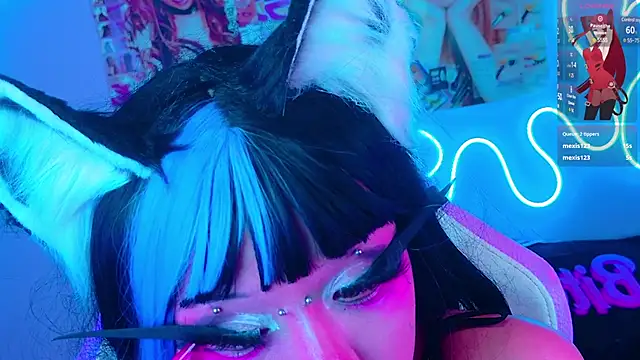 Snapshot of LaytonBox chatting on 02.18.25 LaytonBox online show from 02.18.25