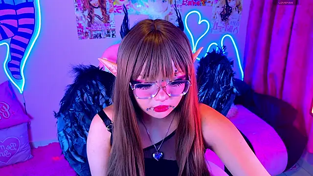 Snapshot of LaytonBox chatting on 02.24.25 LaytonBox online show from 02.24.25