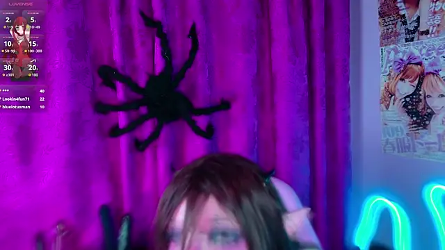 Snapshot of LaytonBox chatting on 03.04.25 LaytonBox online show from 03.04.25