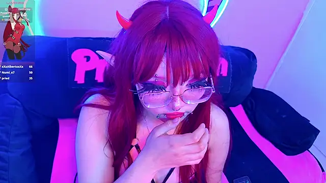 Snapshot of LaytonBox chatting on 03.18.25 LaytonBox online show from 03.18.25