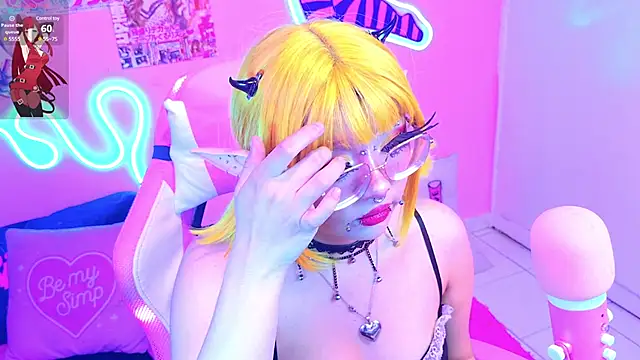 Snapshot of LaytonBox chatting on 03.18.25 LaytonBox online show from 03.18.25