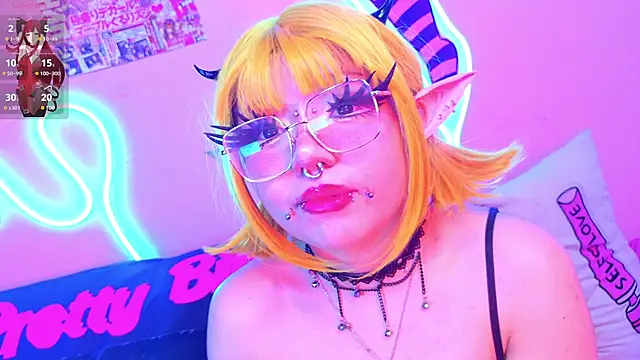 Snapshot of LaytonBox chatting on 03.19.25 LaytonBox online show from 03.19.25