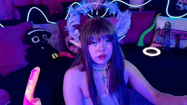 Snapshot of LaytonBox chatting on 09.21.25 LaytonBox online show from 09.21.25