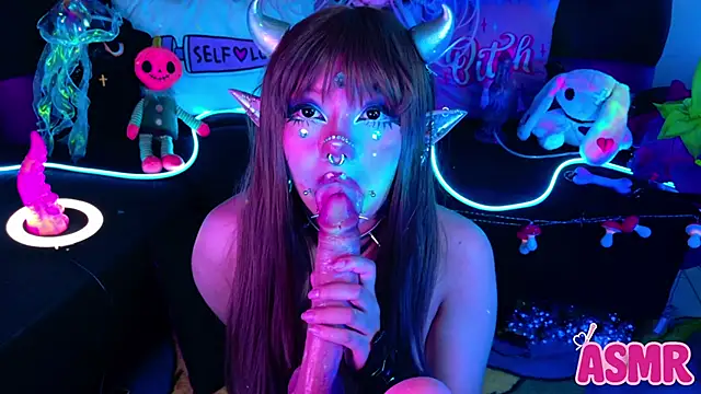 Snapshot of LaytonBox chatting on 10.06.25 LaytonBox online show from 10.06.25