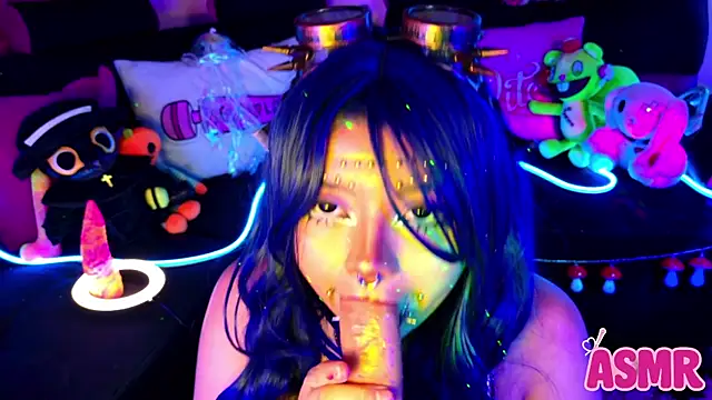 Snapshot of LaytonBox chatting on 10.25.25 LaytonBox online show from 10.25.25